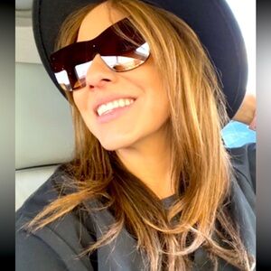 Meet your Posher, Layda